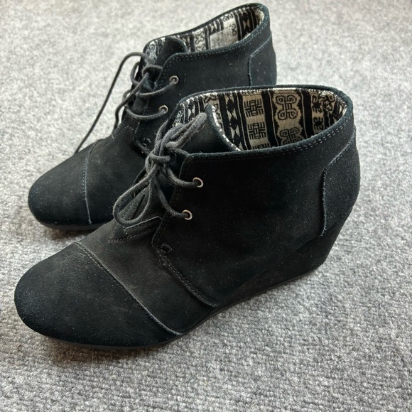 TOMS Women’s Black Suede Desert Wedge Ankle Bootie size: 12 - Picture 1 of 9